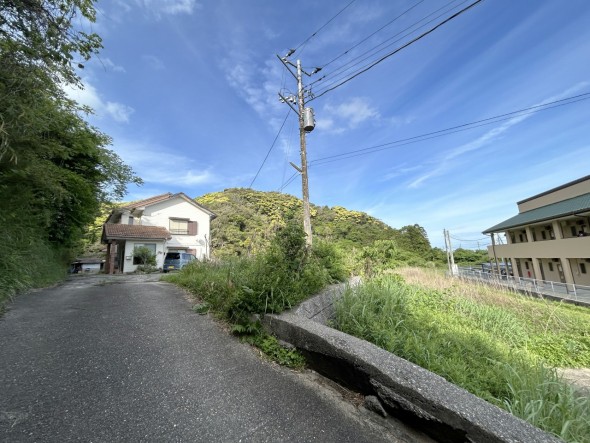 爽やかな青空の下に贅沢なほどに降り注ぐ陽光、豊かな居住性と、クオリティが見事に調和した住空間は、住まうことの喜びを感じさせてくれ