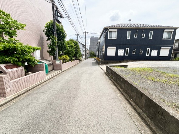 前面道路は見通しも良く安心です。