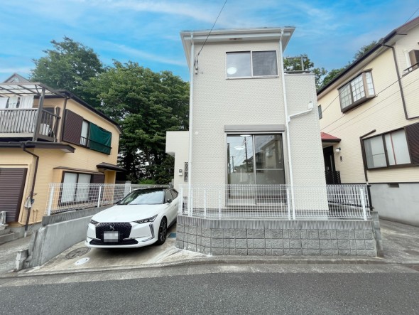 爽やかな青空の下に贅沢なほどに降り注ぐ陽光、豊かな居住性と、クオリティが見事に調和した住空間は、住まうことの喜びを感じさせてくれ