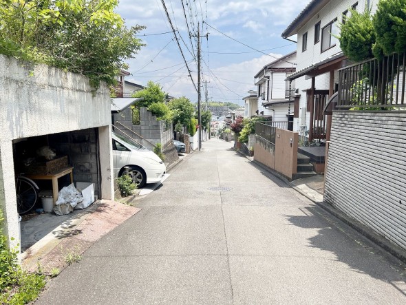 整備された前面道路です。