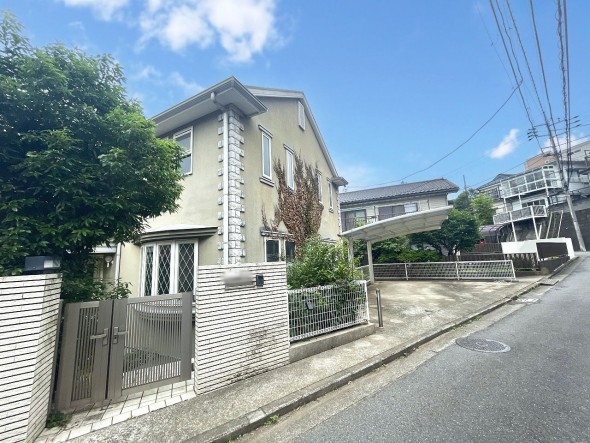 周辺は閑静な住宅街につき落ち着いた環境です。