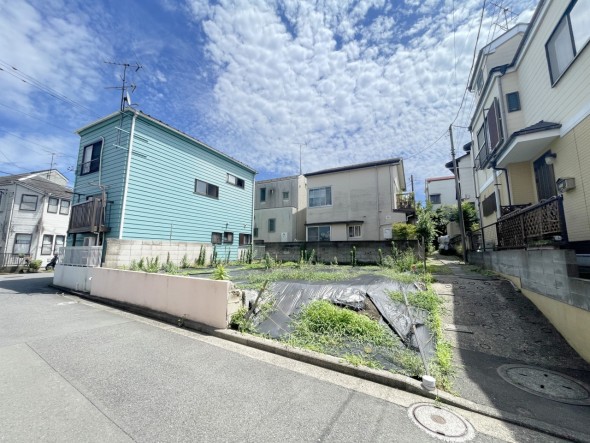 爽やかな青空の下に贅沢なほどに降り注ぐ陽光、豊かな居住性と、クオリティが見事に調和した住空間は、住まうことの喜びを感じさせてくれ