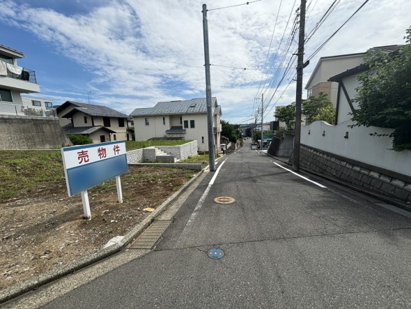 整備された前面道路です。