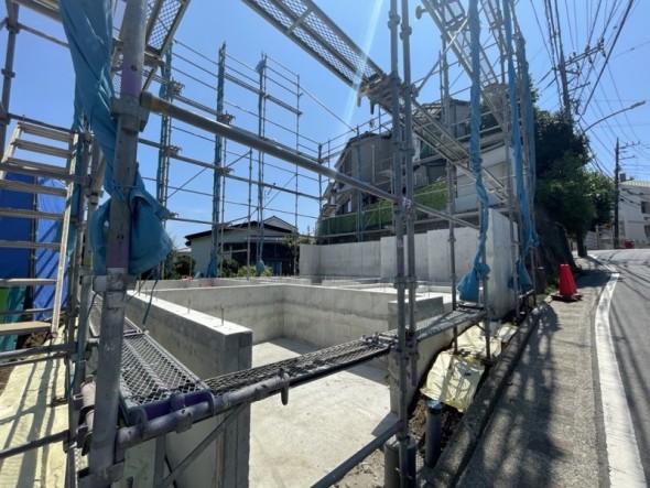 建物建築中になります。基礎部分が完成し、少しづつ建物が形になってきました。