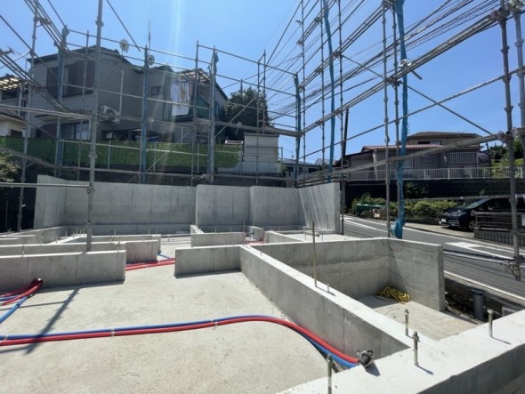建物建築中になります。基礎部分が完成し、少しづつ建物が形になってきました。