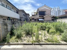 爽やかな青空の下に贅沢なほどに降り注ぐ陽光、豊かな居住性と、クオリティが見事に調和した住空間は、住まうことの喜びを感じさせてくれ