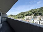 日差しの差し込むバルコニー