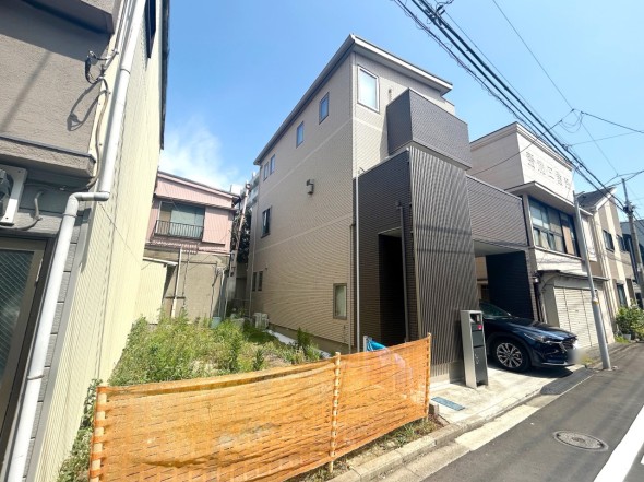 建築条件なしの売地です。お好きなハウスメーカーで建築していただけます。