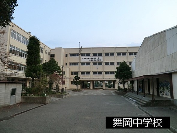 中学校 1900m 舞岡中学校