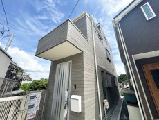 周辺は閑静な住宅街につき落ち着いた環境です。