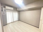 一日の疲れをいやしてくれる主寝室。時を忘れて過ごす場所として過ごせるお部屋です。