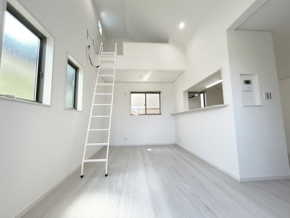 家族と過ごす時間を大切にしたい方にぴったりの明るくゆとりある住空間です。