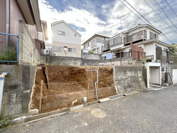 爽やかな青空の下に贅沢なほどに降り注ぐ陽光、豊かな居住性と、クオリティが見事に調和した住空間は、住まうことの喜びを感じさせてくれ