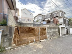 爽やかな青空の下に贅沢なほどに降り注ぐ陽光、豊かな居住性と、クオリティが見事に調和した住空間は、住まうことの喜びを感じさせてくれ