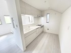 キッチンからはリビングを見渡せます。