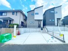 住む人を映し出す洗練された佇まいは、いつまでも輝き続けながらいつしか街の風景に溶け込んでいきます。