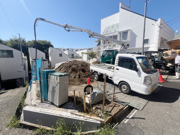 爽やかな青空の下に贅沢なほどに降り注ぐ陽光、豊かな居住性と、クオリティが見事に調和した住空間は、住まうことの喜びを感じさせてくれ