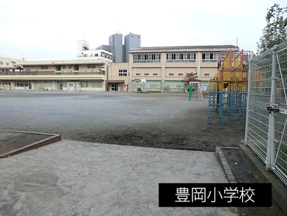 小学校 700m 豊岡小学校