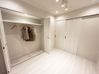 フローリングの部屋は清潔感があり、日々のお掃除も楽で助かります。