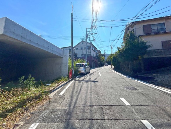 整備された前面道路です。