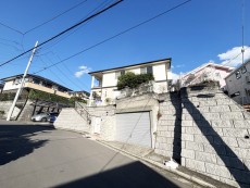 周辺は閑静な住宅街につき落ち着いた環境です。