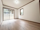 フローリングの部屋は清潔感があり、日々のお掃除も楽で助かりますね！