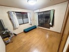 フローリングの部屋は清潔感があり、日々のお掃除も楽で助かりますね！