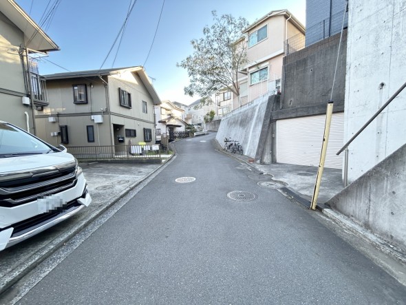 整備された前面道路です。