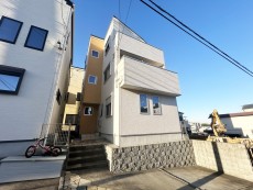 周辺は閑静な住宅街につき落ち着いた環境です。