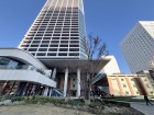 マンション外観。生活利便性に優れた立地環境。