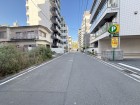 前面道路が広くお車の出し入れもスムーズ