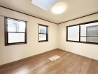 洋室7帖。一日の疲れをいやしてくれる主寝室。時を忘れて過ごす場所として過ごせるお部屋です。