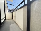 日差しの差し込むバルコニー