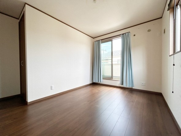明るくあたたかな居室では、朝の目覚めも気持ちよく起きられます。