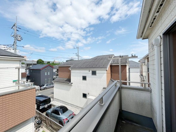 日差しの差し込むバルコニー