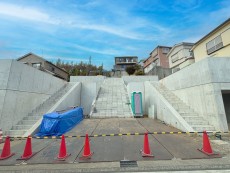 爽やかな青空の下に贅沢なほどに降り注ぐ陽光、豊かな居住性と、クオリティが見事に調和した住空間は、住まうことの喜びを感じさせてくれ