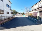 前面道路が広くお車の出し入れもスムーズ