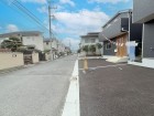 前面道路が広くお車の出し入れもスムーズ