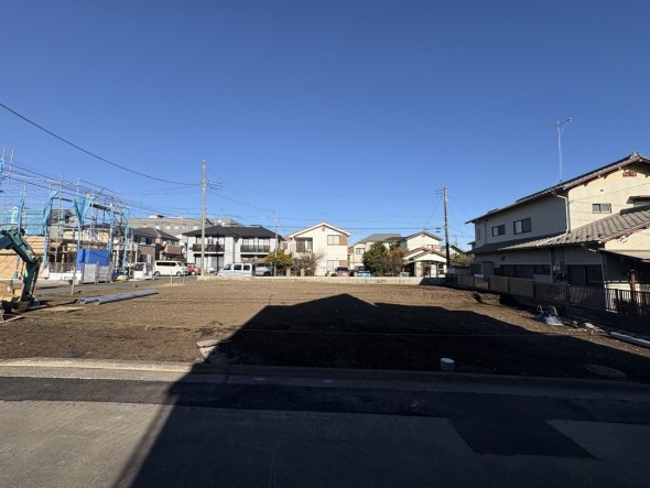 南西側道路から見た現地土地写真