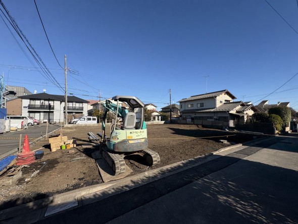 重機の横当たりが2号棟です。