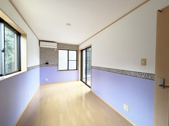 一日の疲れをいやしてくれる主寝室。時を忘れて過ごす場所として過ごせるお部屋です。