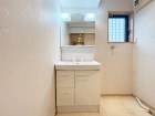 真っ白な洗面台で、気持ちの良い朝を迎えられそうです。