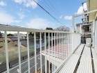 日差しの差し込むバルコニー
