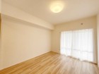 洋室約7.5帖。一日の疲れをいやしてくれる主寝室。時を忘れて過ごす場所として過ごせるお部屋です。