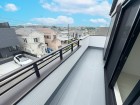 日差しの差し込むバルコニー