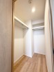 たっぷり入るウォークインクローゼットは奥行きがあるのでたくさん収納できます。