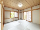 和室8帖。客間やお子様の遊び場として多用途にお使い頂けます。  