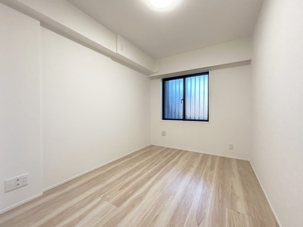 一日の疲れをいやしてくれる主寝室。時を忘れて過ごす場所として過ごせるお部屋です。