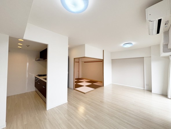 家族と過ごす時間を大切にしたい方にぴったりの明るくゆとりある住空間です。