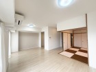家族と過ごすひと時を優しく包み込むリビングダイニング。